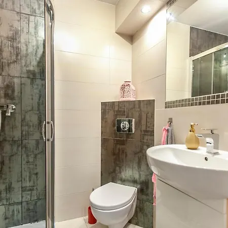 Pink Apartament - Niepodleglosci 865